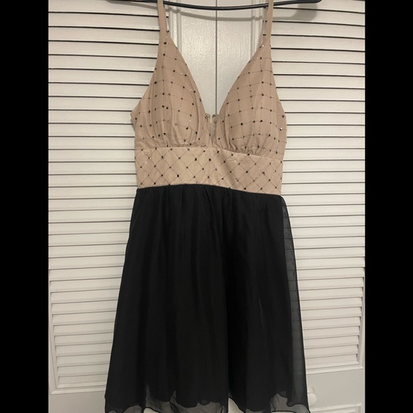 Ladies’s Dress - Picture 9 of 16